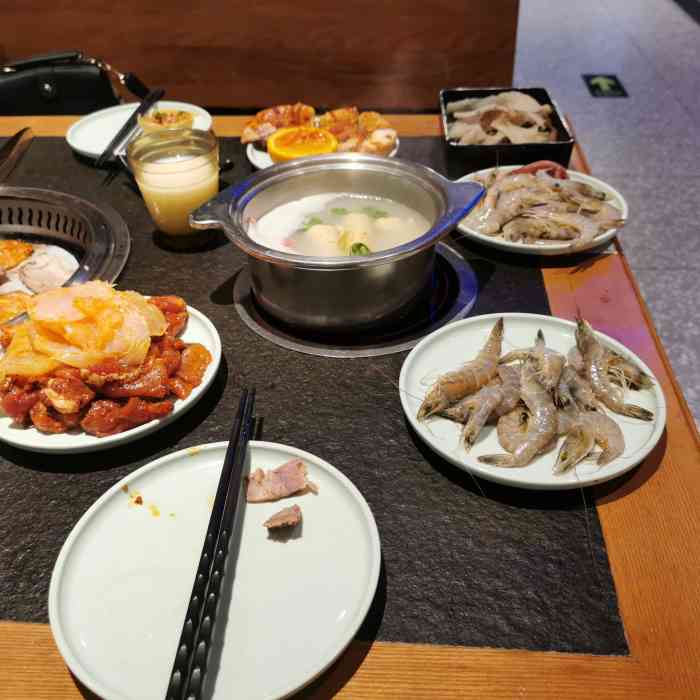 钦瓦台时尚自助餐厅(八佰伴店)-"从新世界搬到了八佰伴,价格涨了一大