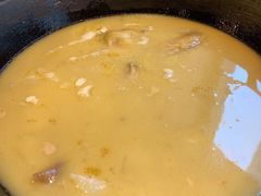 濃厚原隻雞煲花膠湯-鲜入围煮花胶鸡海鲜火锅