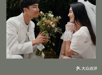 外景婚纱照｜草坪婚纱照太适合夏天啦