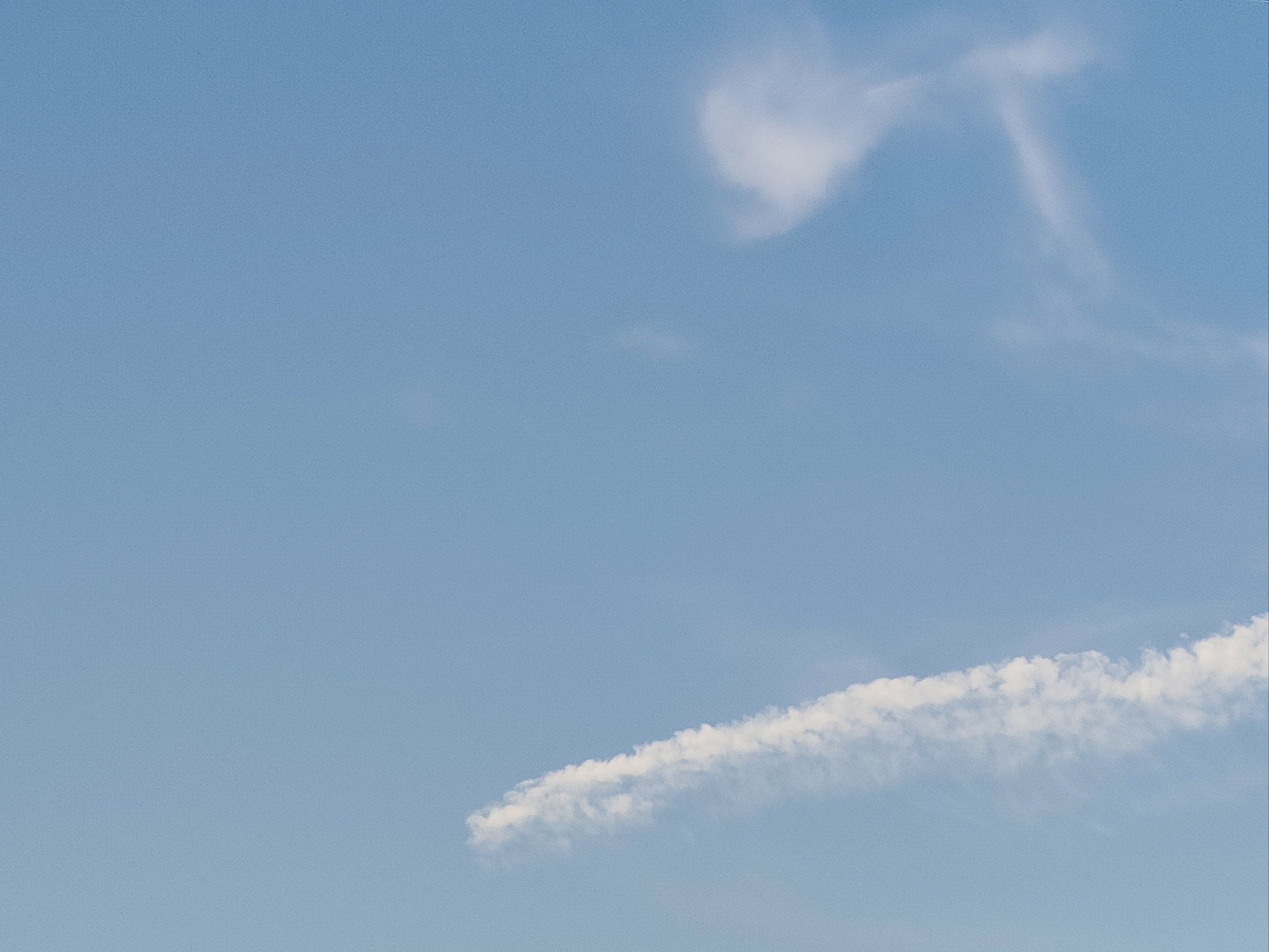 蓝蓝的天空,清清的湖水