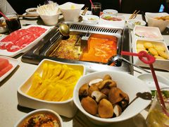 -海底捞火锅鲜切牛肉主题店(长寿路店)