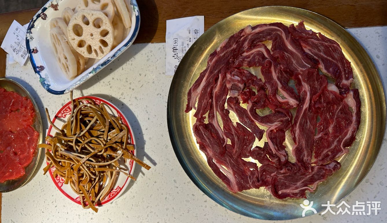 跟着成都本地人吃｜东门牛市口新晋排队凶火锅🍲