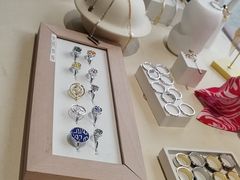 -LADY FAFA(巨鹿路陕西南路路口店)