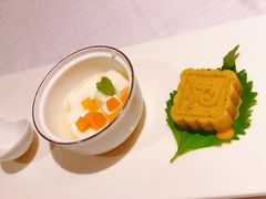 绿豆糕双皮奶时令水果-Yan Ting 宴庭中餐厅(上海静安瑞吉酒店)