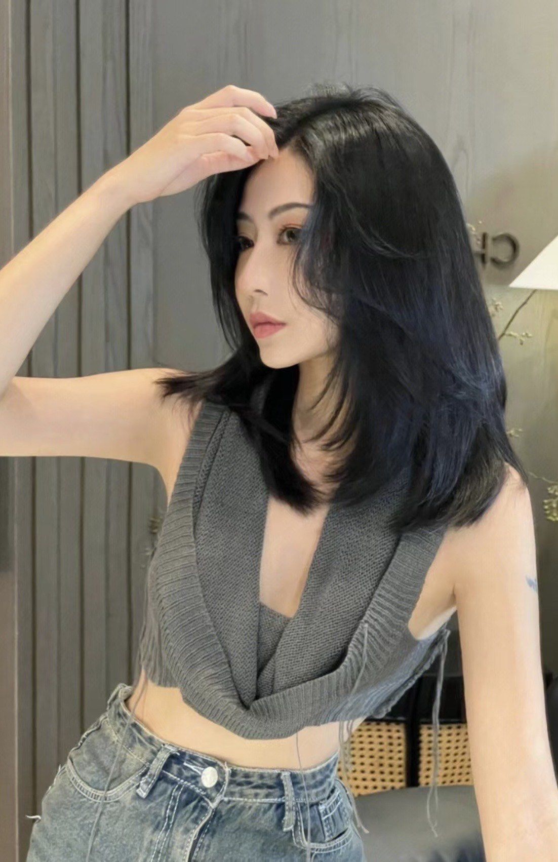 简约气质型中发高层次发型