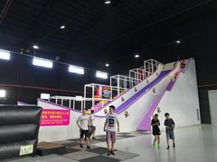 -嘿哟动霸CHUA·新潮玩运动娱乐中心·蹦床滑冰团建乐园