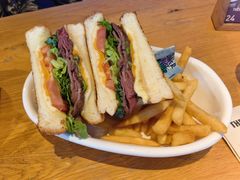 烤牛肉三明治配沙拉-The Diner X餐厅(青岛万象城店)