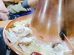 -果松木炭酸菜铜火锅·外婆参鸡汤