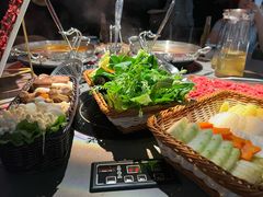 -伴山牛贵州黄牛肉火锅·苗疆非遗艺术餐厅(上海首店)