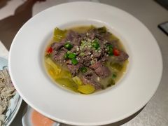 酸汤黄牛吊龙-维园悦谱·海派家常菜(乌鲁木齐南路店)