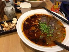 原汤辣羊肉粉-黔庄 · 贵州牛羊粉