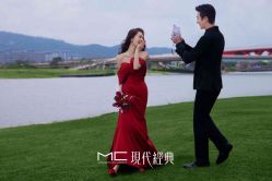-现代经典婚纱摄影