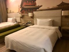 -西安大雁塔科技大学地铁站亚朵酒店