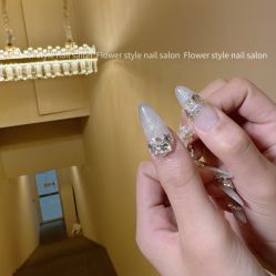 -花系美·美甲美睫精品店