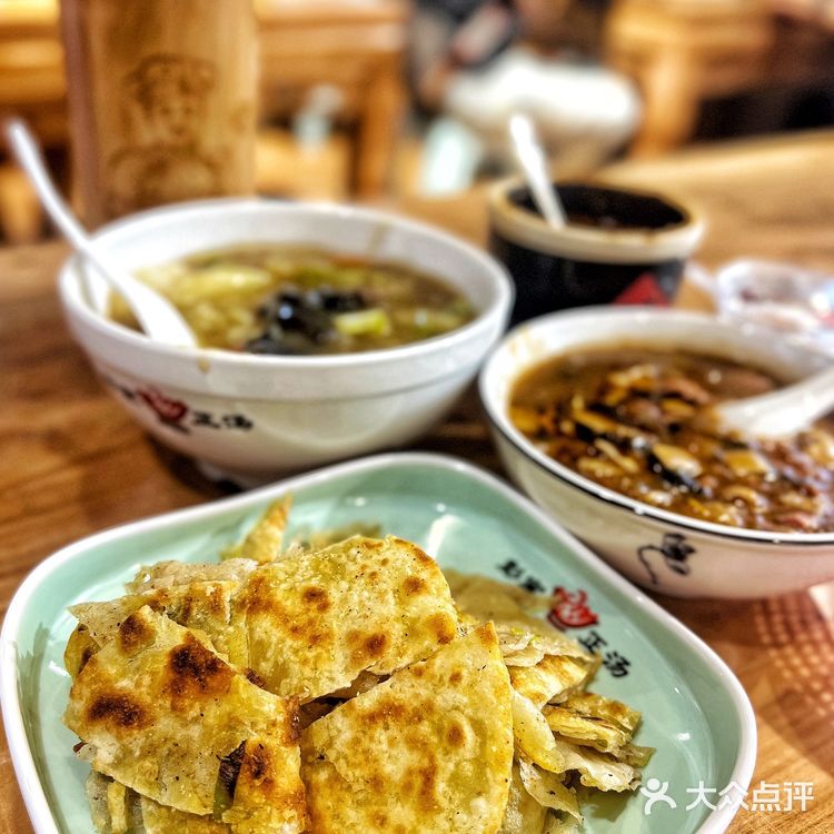吃起来特别爽 牛肉夹馍肉给的实在 再夹个咸鸭蛋