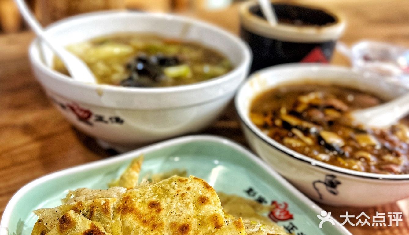 吃起来特别爽 牛肉夹馍肉给的实在 再夹个咸鸭蛋