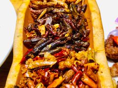 -老滇山寨•云南特色菜•地方菜•民族风情歌舞表演(金碧店)