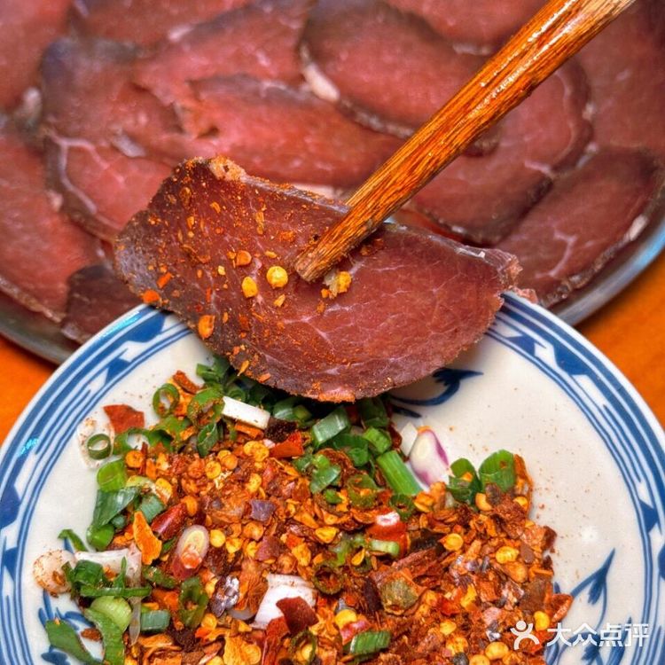 哈尼米线真才是米线界的顶流！丰富的小料和配菜