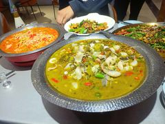 -有红鸡毛店·川菜(抚琴夜市店)