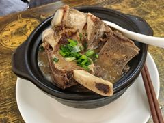 酸菜筒骨锅-砂锅酱骨