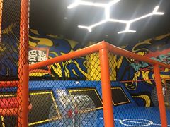 -爱蹦iBOON蹦床运动馆(江汉店)