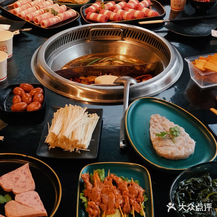 装修精致，最适合约会的重庆火锅[调皮]