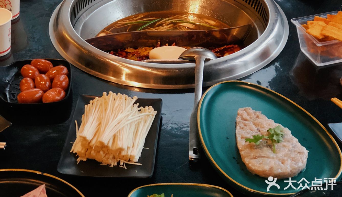 装修精致，最适合约会的重庆火锅[调皮]