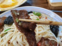 -歹歹的加个面过油肉拌面