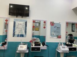 -黑奥秘脱发白发中心