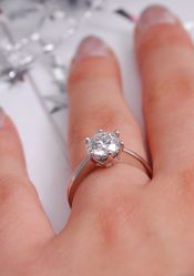 上手样子-威德钻石-克拉钻大本营(南京东路店)