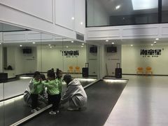 -潮童星少儿模特时尚中心(黄浦博荟广场店)