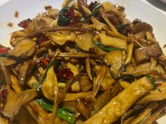 -关东小磨东北菜(上海长风大悦城店)