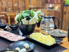 -果松木炭酸菜铜火锅·外婆参鸡汤