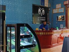 -烤肉小伙烤肉店