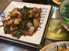 -黄桷树曹家私房菜(江与城店)