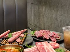 -草家酱蟹炭火烤肉店(珲春南路二店)