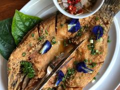 -Chom Cafe and Restaurant