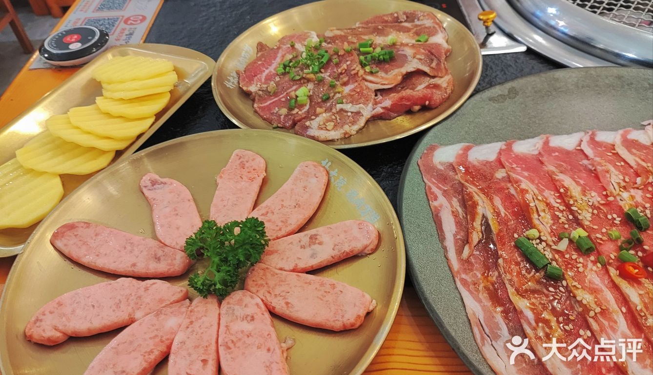 这家店的烤肉也太好吃了吧~
