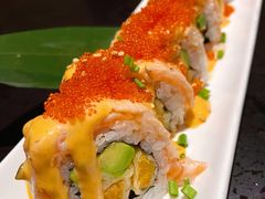 三文鱼牛油果饭卷-山上下日本料理(万象城店)