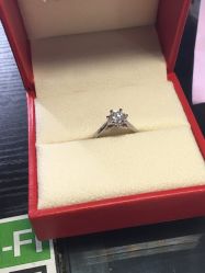 -威德钻石-克拉钻大本营(南京东路店)