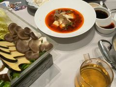 -红鼎豆捞·非遗鲍皇汤火锅(宝丰路店)