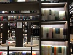 -钟书阁(群光广场店)