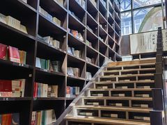 -钟书阁(松江泰晤士小镇店)