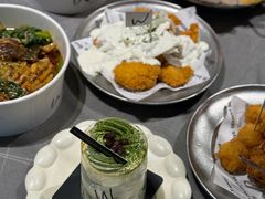 -W COLLECTIVE  DESSERT SHOP