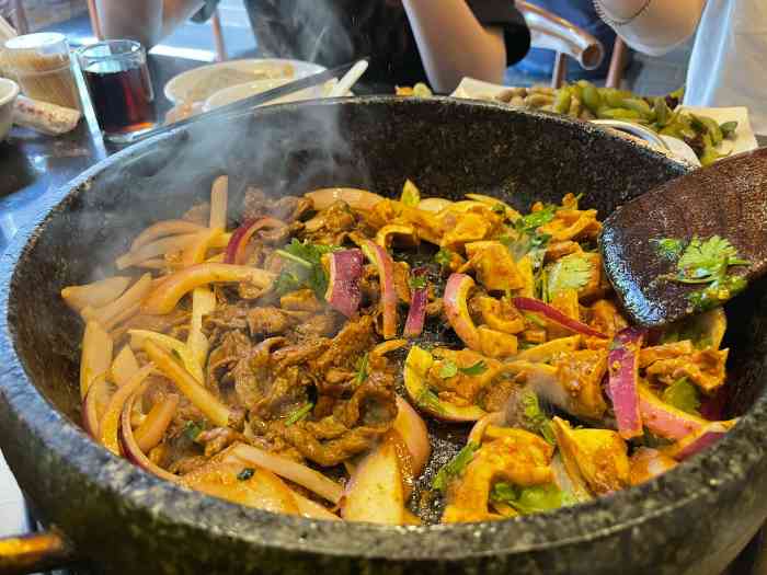 小伙虎坊桥石锅烤肉(七克拉店)-"在大众点评偶然看到这家店,离家很近