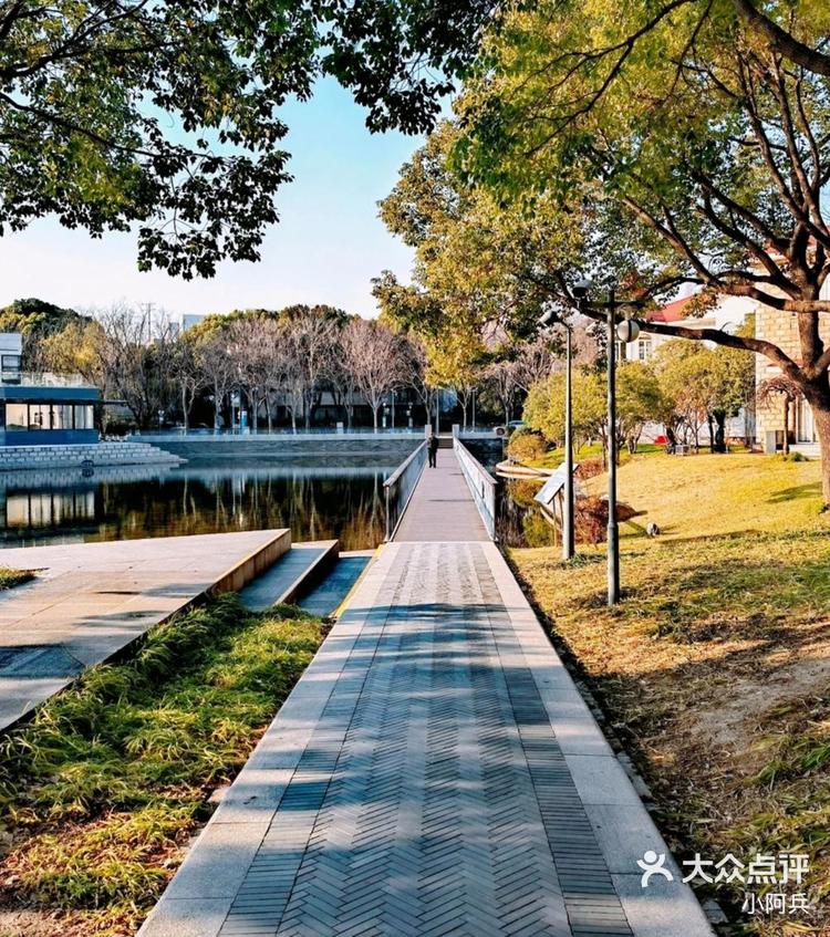 上海浦东张江碧波公园万众数目公园