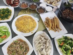 -黄记四更烤乳猪店