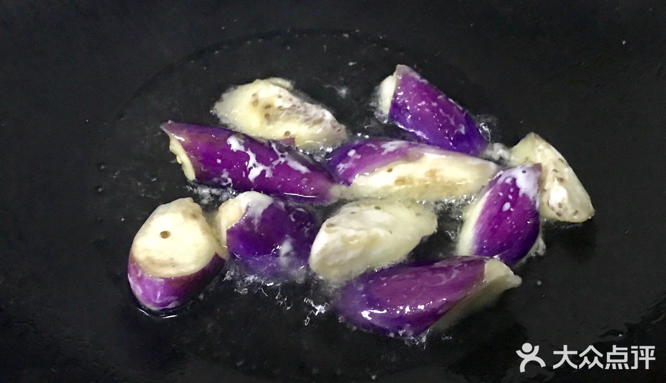 川味鱼香茄子煲，让你夏天干完两碗米饭