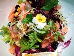 烟熏香草三文鱼蔬菜色拉-MIKAKU(万达广场上海宝山店)