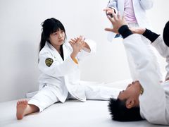 -菠萝格斗巴西柔术训练馆